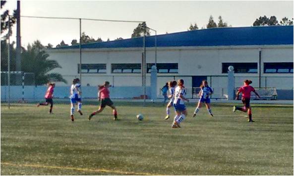 Sub/16 Femininos de Futebol em Treino de aperfeiçoamento