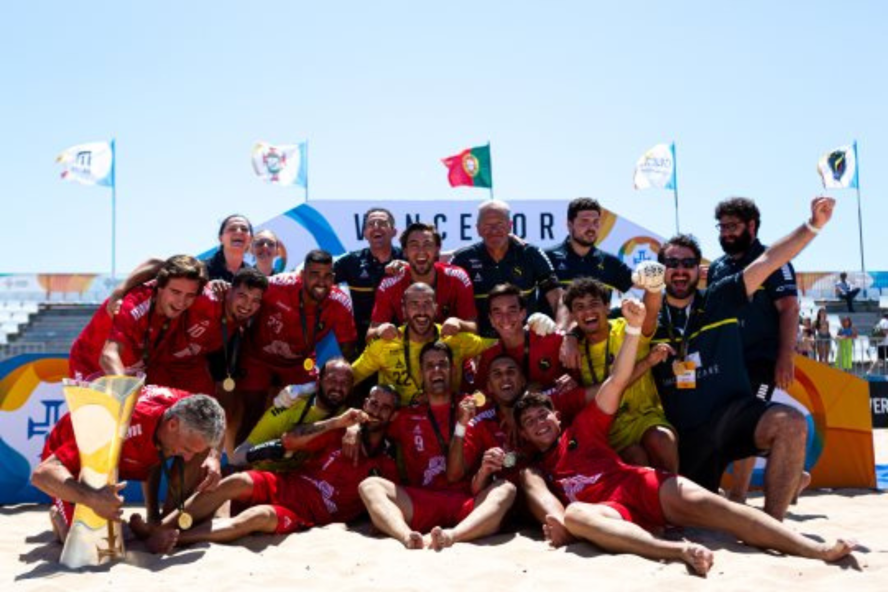 ACD "O Sótão" vence a Supertaça de Futebol de Praia!