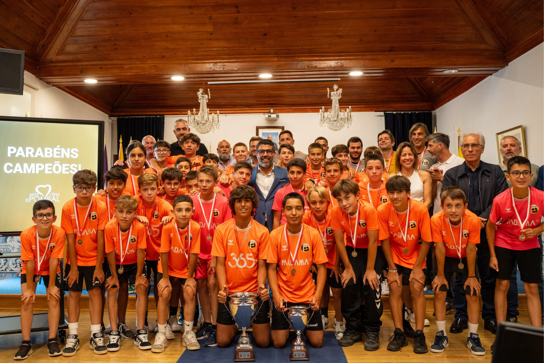 AF Leiria presente na entrega das Taças do Campeonato Distrital de Infantis e Torneio Complementar à AD Pedro Roma